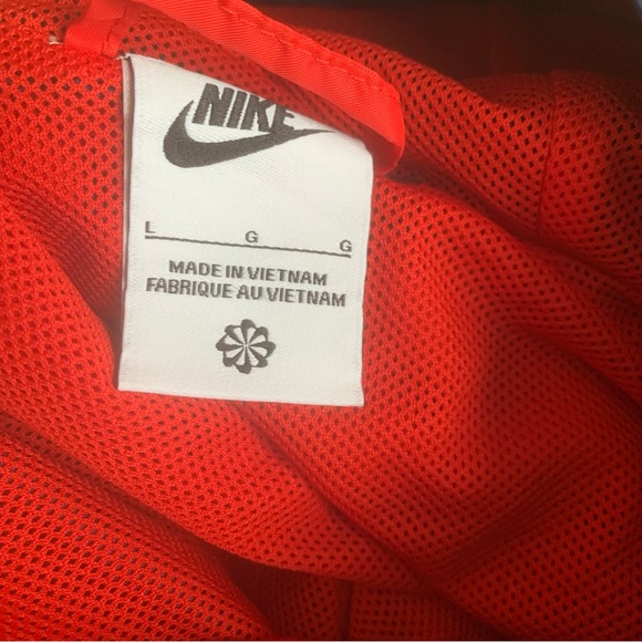 Nike Windrunner jacket. Large. - Picture 4 of 6